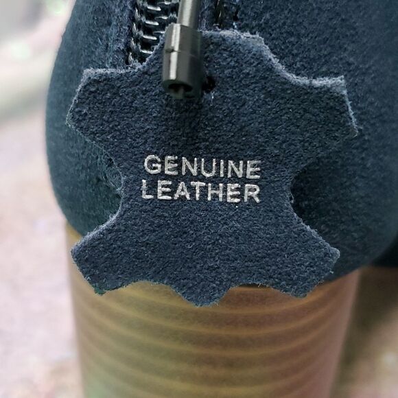 American Rag Glial Navy Suede  Leather Booties Size 5 M - Picture 3 of 13